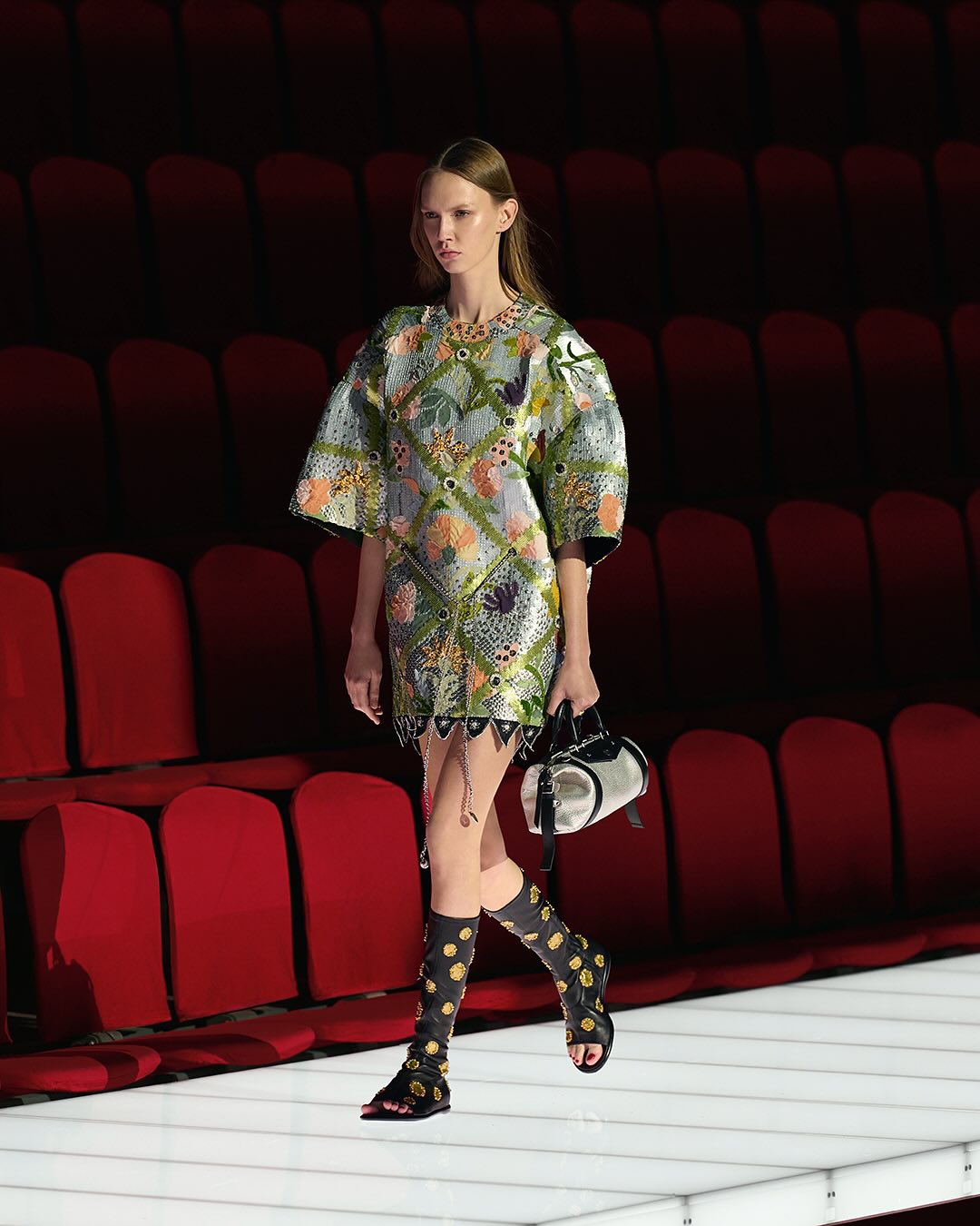 Menilik Detail Mewah dan Pesona Koleksi Tas Louis Vuitton Cruise 2026 yang Ikonis