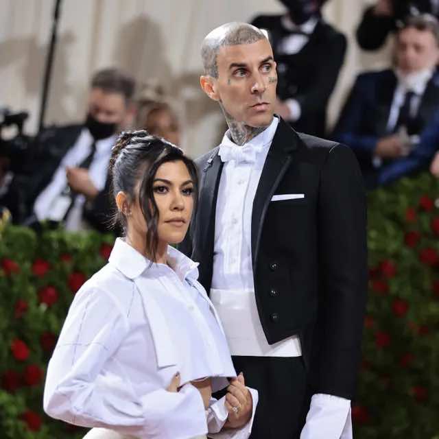 Kourtney Kardashian Tak Sengaja Merusak Cincin Pertunangan yang Diberikan oleh Travis Barker!