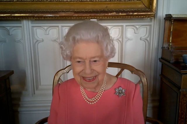 Ratu Elizabeth II: Vaksinasi Covid-19 Tidak Sakit Sama Sekali