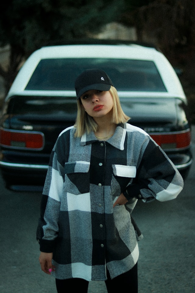 Gaya Outfit Wanita Era '90-an: Apa yang Tren di Masanya?