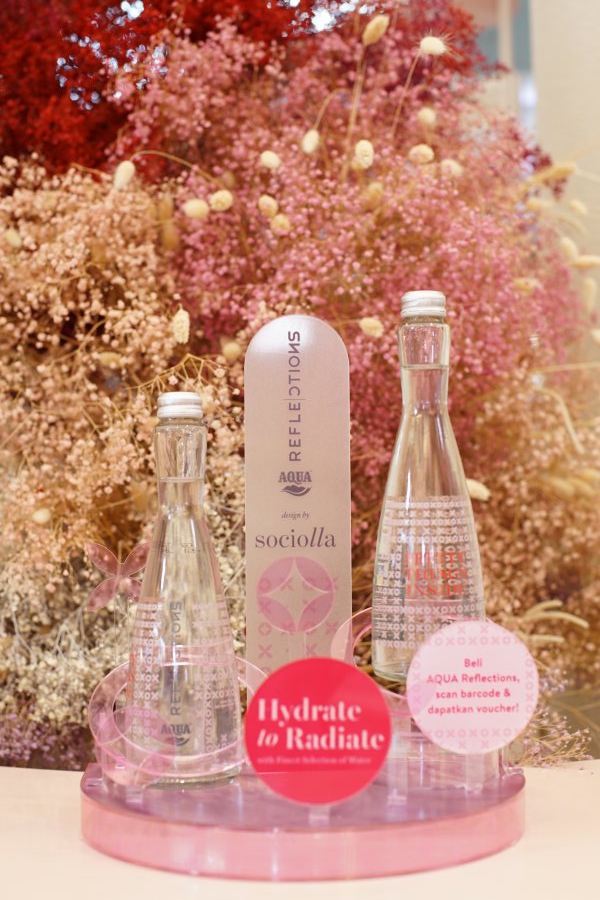 Intip Kolaborasi Perdana Aqua Reflections x Sociolla, Terinspirasi Motif Batik Kawung