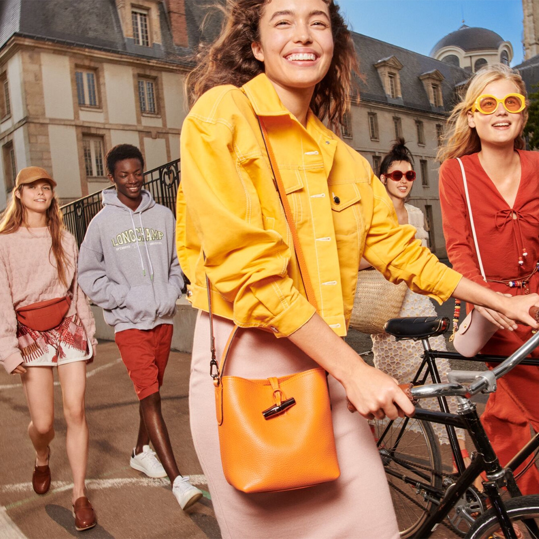 Gaya Mahasiswa pada Koleksi Longchamp University Spring/Summer 2024