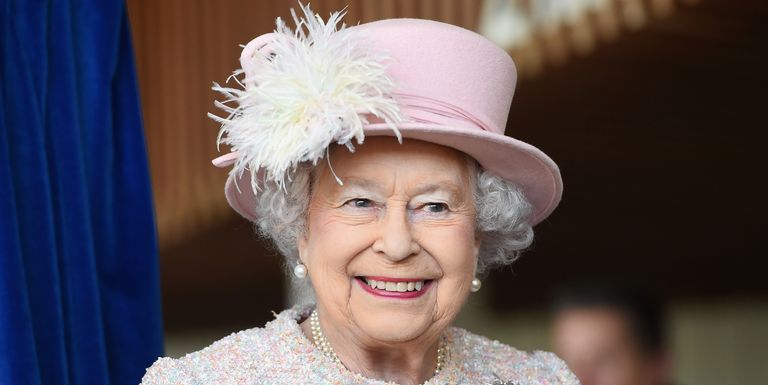 Ratu Elizabeth Diketahui Memajang Foto Pangeran Harry & Meghan Markle di Kantornya