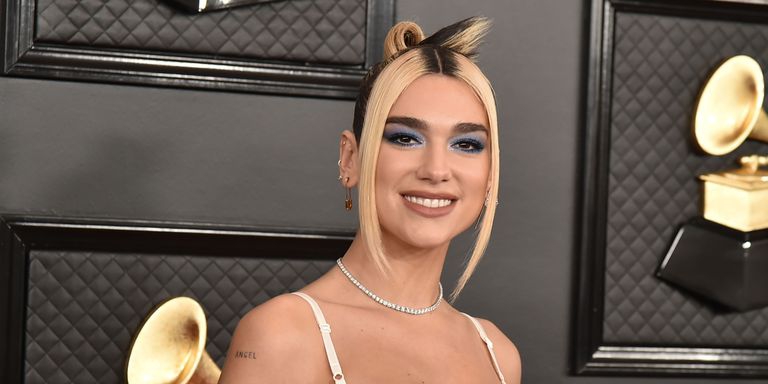 Dua Lipa Mengenakan Gaun Warna Hitam yang Seksi di Tengah Jeda Tur Dunianya