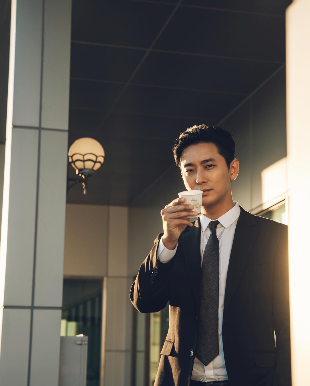 Deretan Drama dan Film Ju Ji-Hoon Pemenang Aktor Terbaik di Penghargaan Baeksang 2025