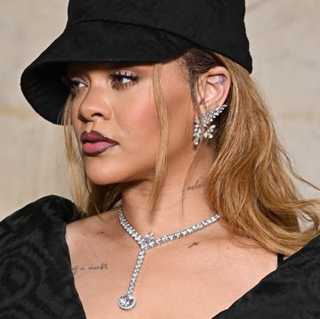 Rihanna Jadikan Overall Pria Terlihat Memikat