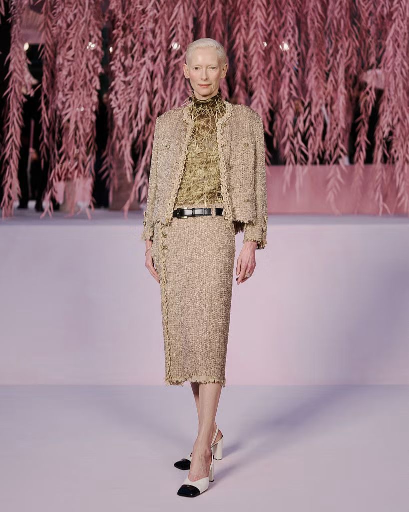 Set berwarna nude yang sangat classy