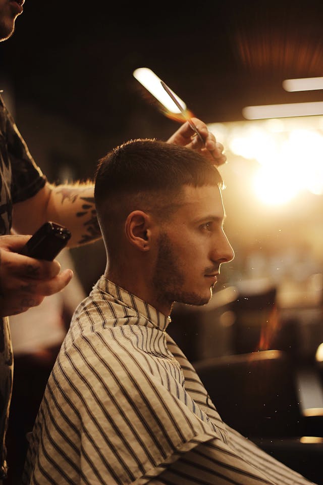 Potongan Rambut Mid Fade: Rahasia Gaya Santai & Profesional