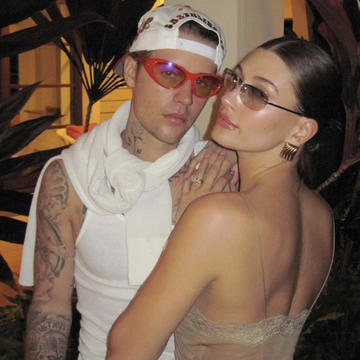Hailey dan Justin Bieber Kompak Pakai Baju Bernuansa Y2K