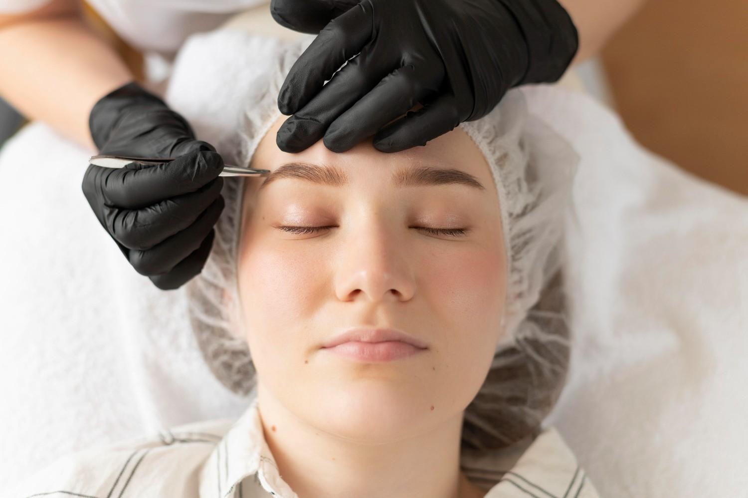 Perbedaan Microblading atau Microshading: Teknik Alis Mana yang Cocok untuk Anda