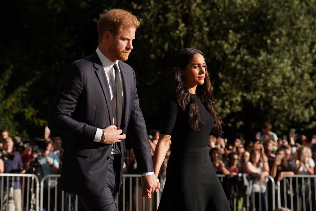 Bagaimana Media Inggris Akan Menyikapi Kepulangan Harry dan Meghan?