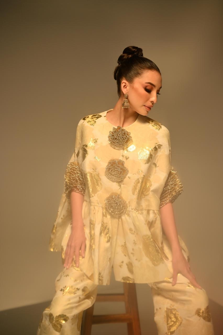 Manohara Odelia mengenakan Purissima oleh Ivan Gunawan