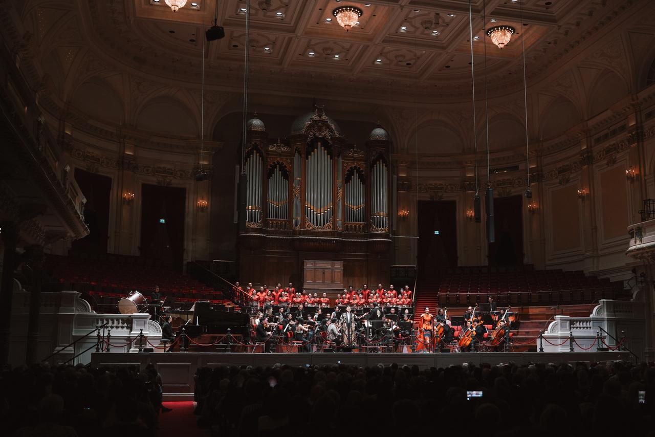 Avip Priatna Bawa Jakarta Concert Orchestra & Batavia Madigral Singers ke Panggung Legendaris Het Concertgebouw Amsterdam