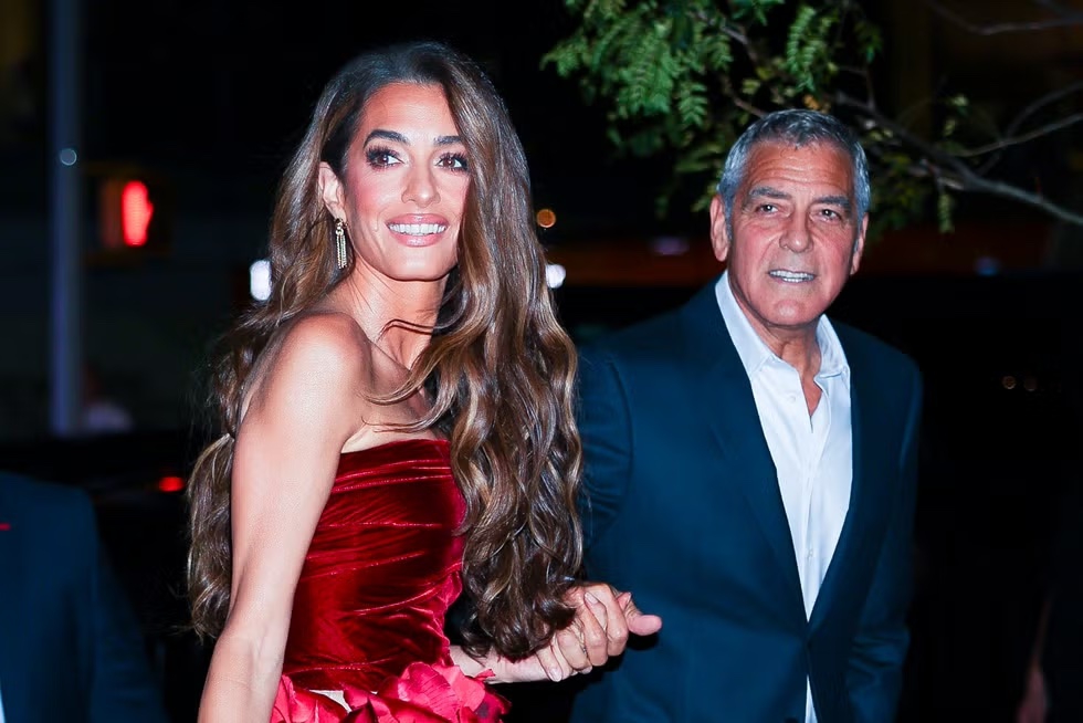 Amal Clooney Tampil Seperti Sebuah Buket Bunga Merah di New York Film Festival