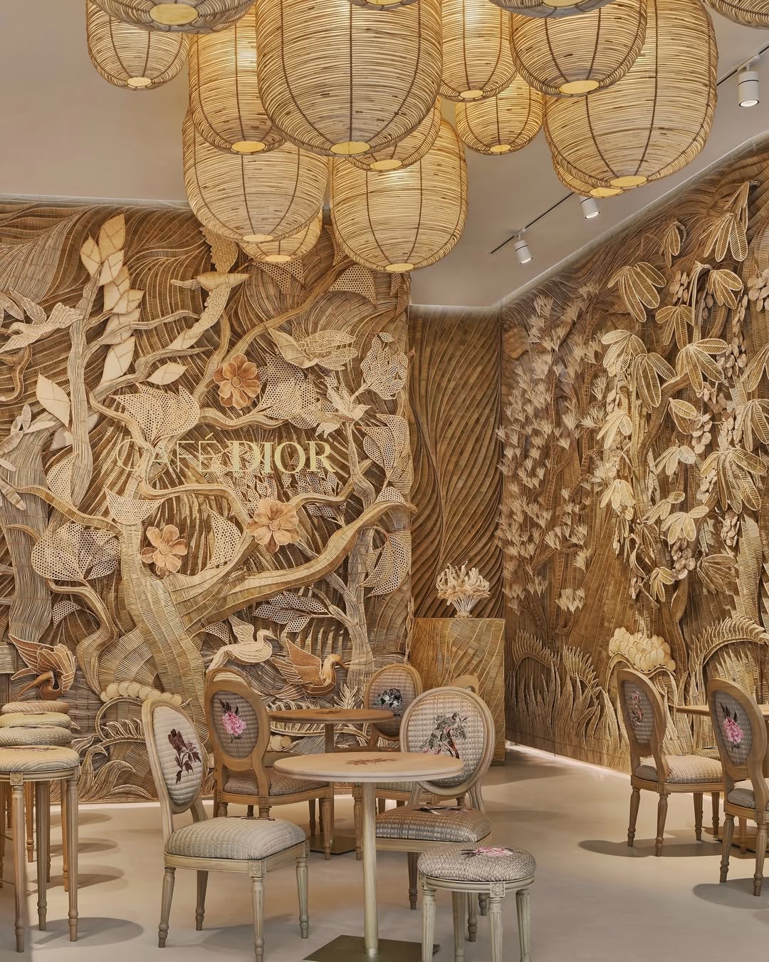 Dior Cafe
