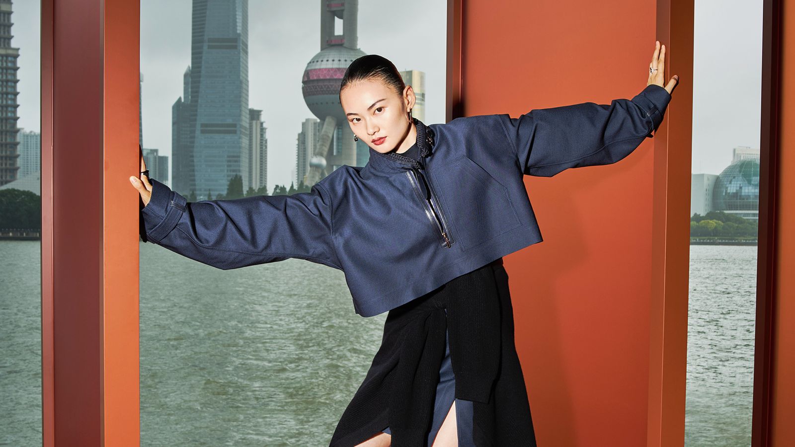 Hermès Hadirkan Koleksi Musim Gugur/Dingin 2025 di North Bund Bay, Shanghai