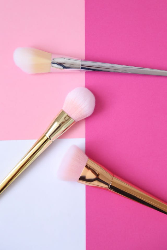 Cara Membersihkan Brush Makeup dengan Benar agar Bebas Bakteri dan Tahan Lama