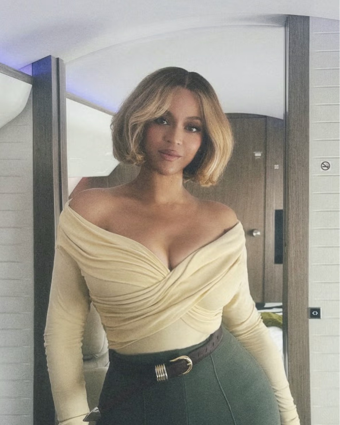 Beyonc&eacute; Baru Saja Memamerkan Gaya Rambut Bob Karamel Paling Glamor