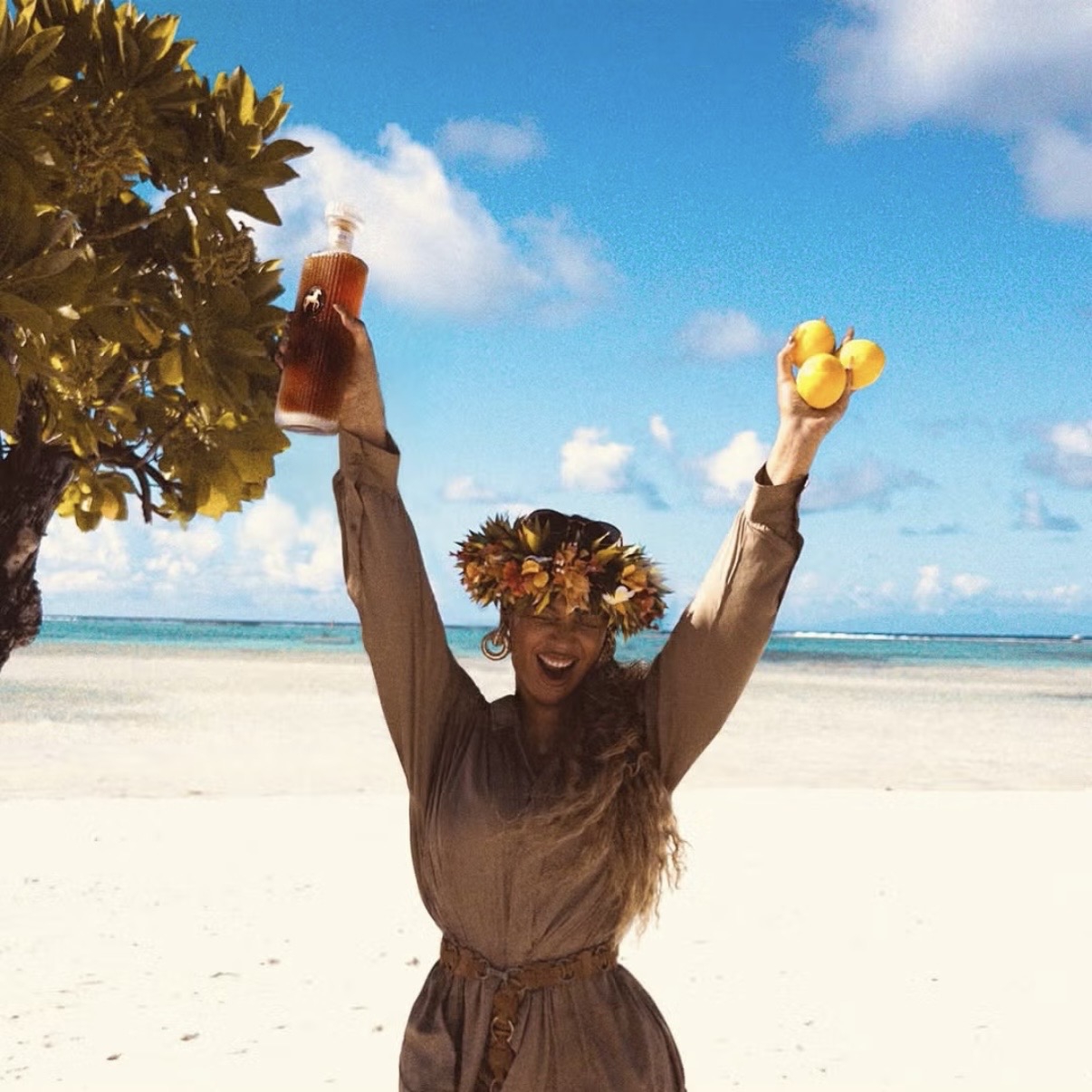 Beyonc&eacute; Rayakan 10 Tahun Lemonade Lewat Pemotretan di Tepi Pantai
