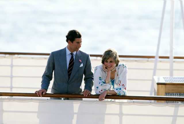 Pangeran Charles dan Putri Diana dalam Royal Yacht Britannia saat berbulan madu pada 1981.