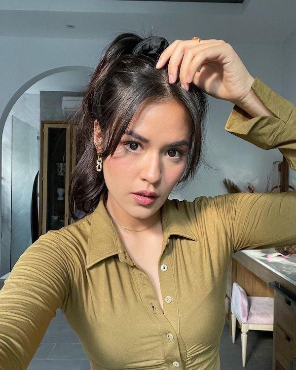 Aksi Lucu Raisa Saat Makeup Sembari Bersenandung, Mungkin Anda Sering Melakukannya Juga?