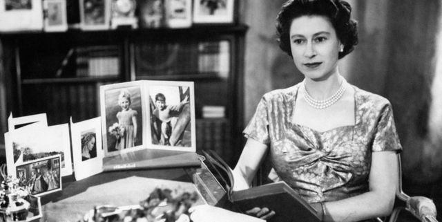42 Foto-Foto Meriah Ratu Elizabeth II Rayakan Natal dari Masa Ke Masa