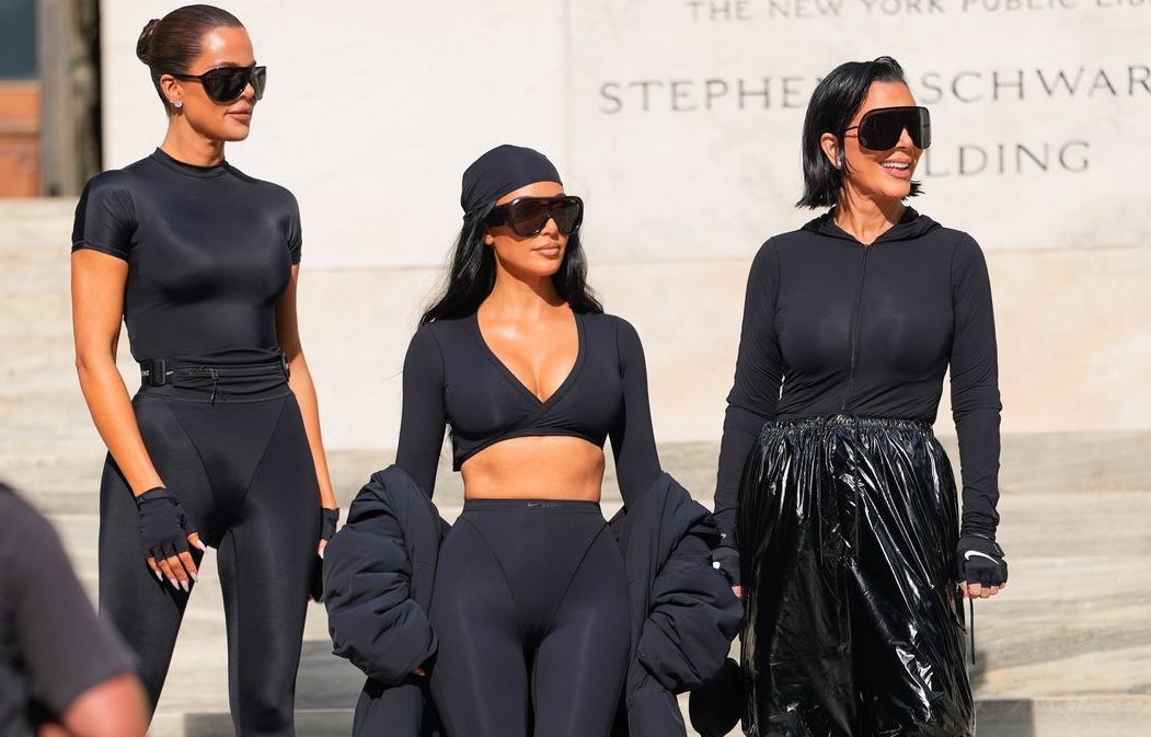 Keluarga Kardashian Tampil Kompak untuk Mendukung Kim Kardashian Meluncurkan Koleksi Kolaborasi dengan Nike
