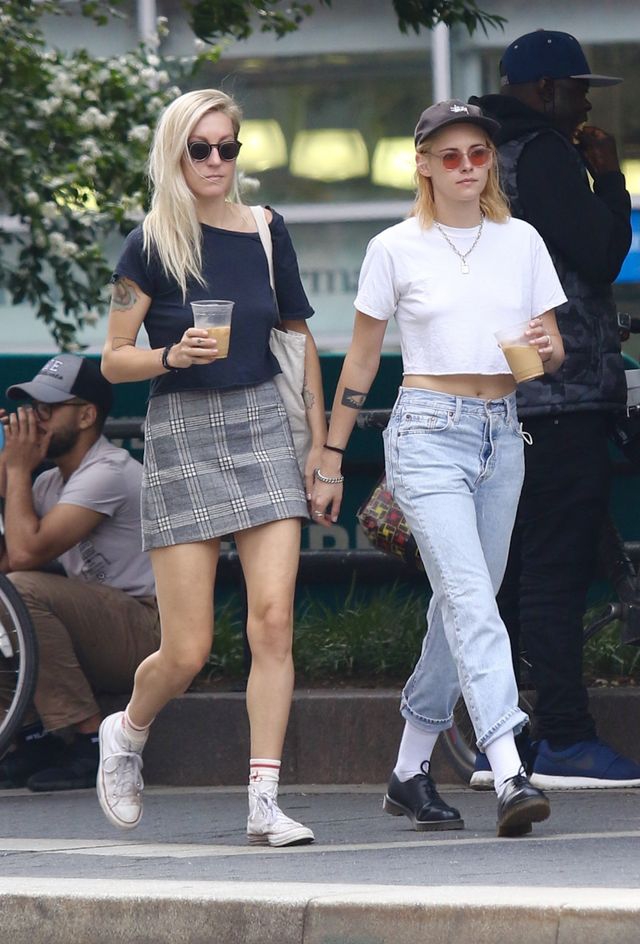 Kristen Stewart dan Dylan Meyer di New York City pada September 2021.