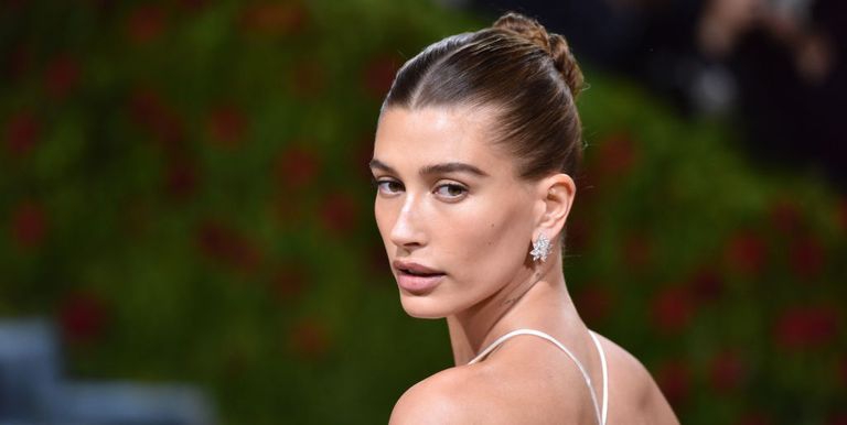 Hailey Bieber Mengatakan Bahwa Hubungan Justin dan Selena Gomez Sudah