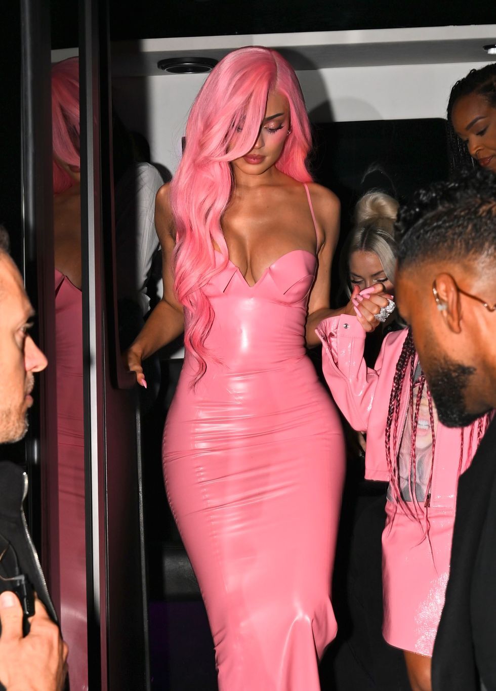 Kylie Jenner Hadirkan Era “King Kylie” dengan Momen Ibu-Anak di Pop-Up LA