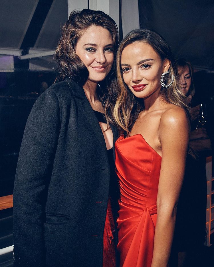 Shailene Woodley dan Keleigh Sperry di Vanity Fair Cannes Party 2019. Courtesy of Instagram @vanityfair