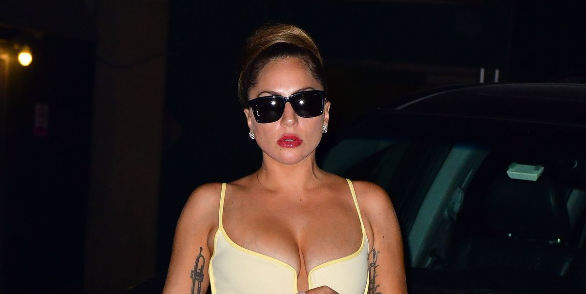 Lady Gaga Terlihat Pakai Tiga Gaun Menakjubkan di Jalanan NYC