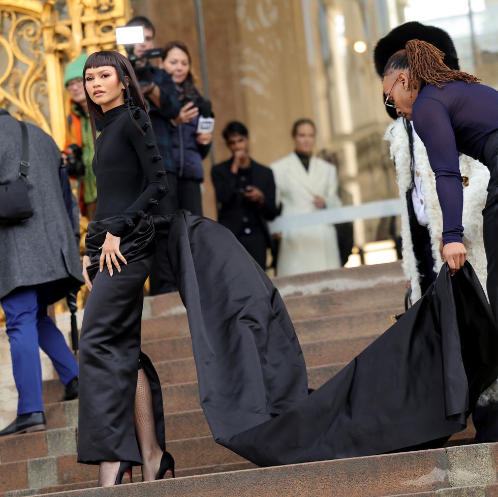 Zendaya Terlihat Anggun di Paris Fashion Week dengan Gaun Hitam yang Menakjubkan