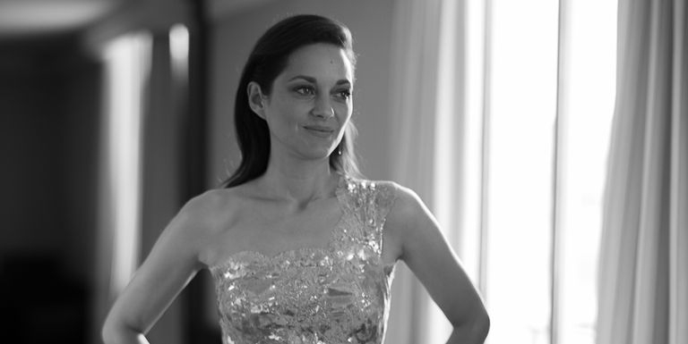 Begini Rumitnya Proses Di Balik Pembuatan Gaun Chanel yang dikenakan oleh Marion Cotillard saat Hadir di Festival Film Cannes 2021