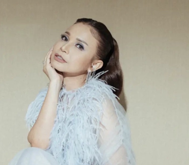 Rossa Tampil Memukau Dengan Gaun Tule Berbulu Baby Blue