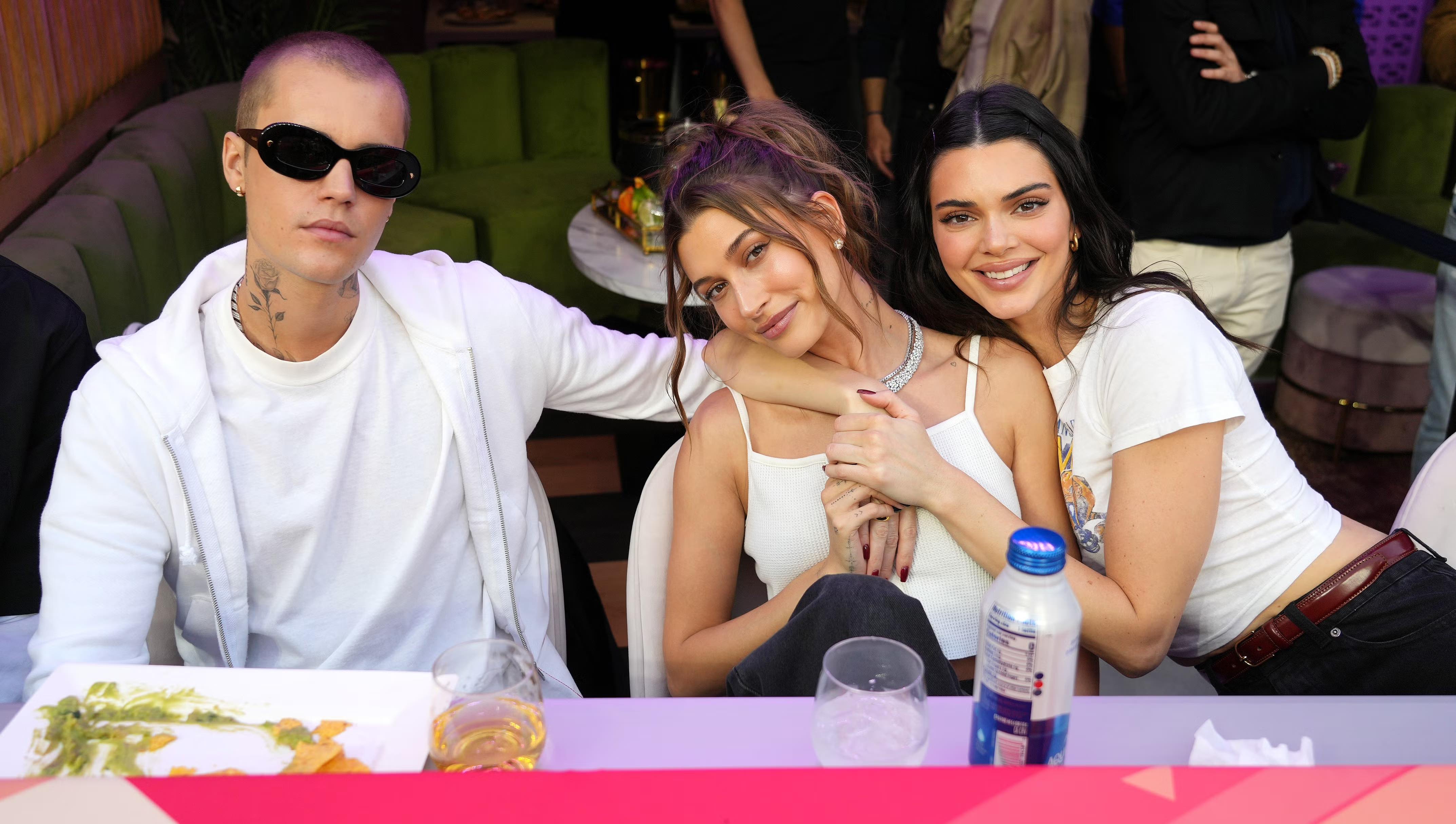 Kendall Jenner, Hailey dan Justin Bieber Nikmati Momen &ldquo;Friend Date&rdquo; di Los Angeles