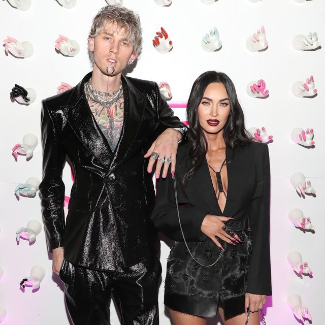 Megan Fox dan Machine Gun Kelly "Dirantai" Bersama Saat Hadir dalam Sebuah Acara