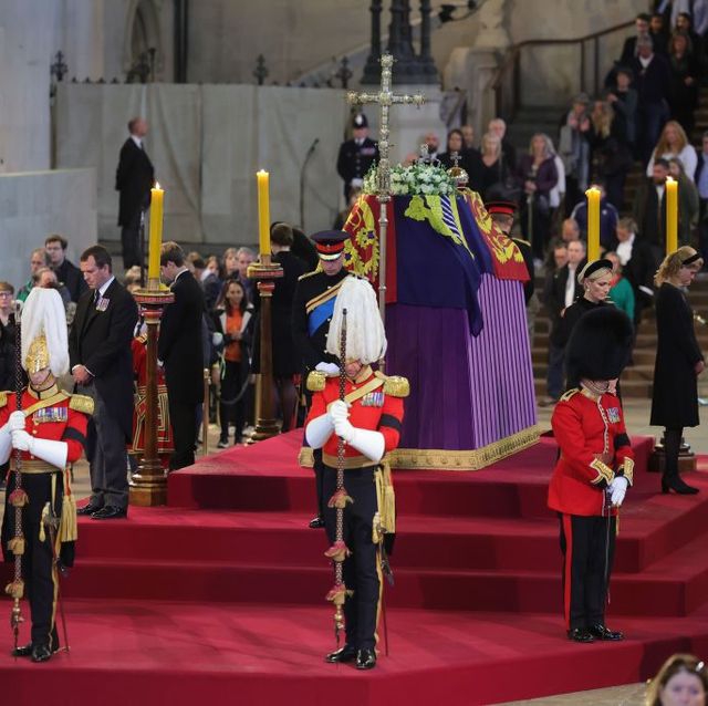 Foto-Foto Prosesi Penjagaan Mendiang Ratu Elizabeth II