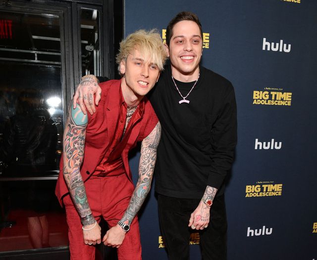 Reka Ulang Machine Gun Kelly Tentang Kencan yang "Buruk" dengan Kim Kardashian dan Pete Davidson