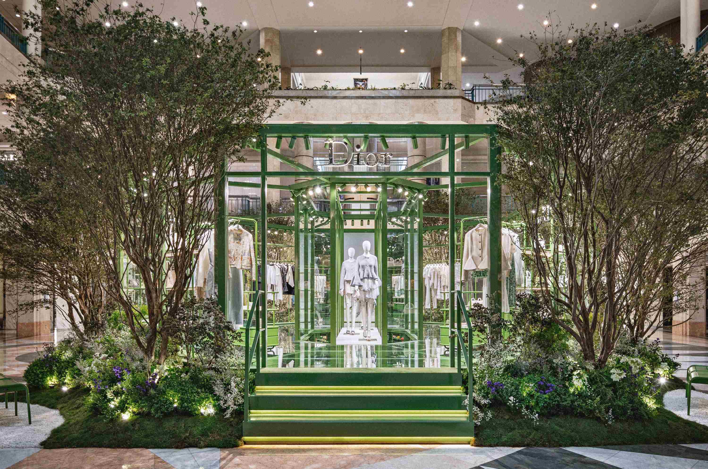 Dior Membawa Romantisme Taman Paris ke Plaza Senayan