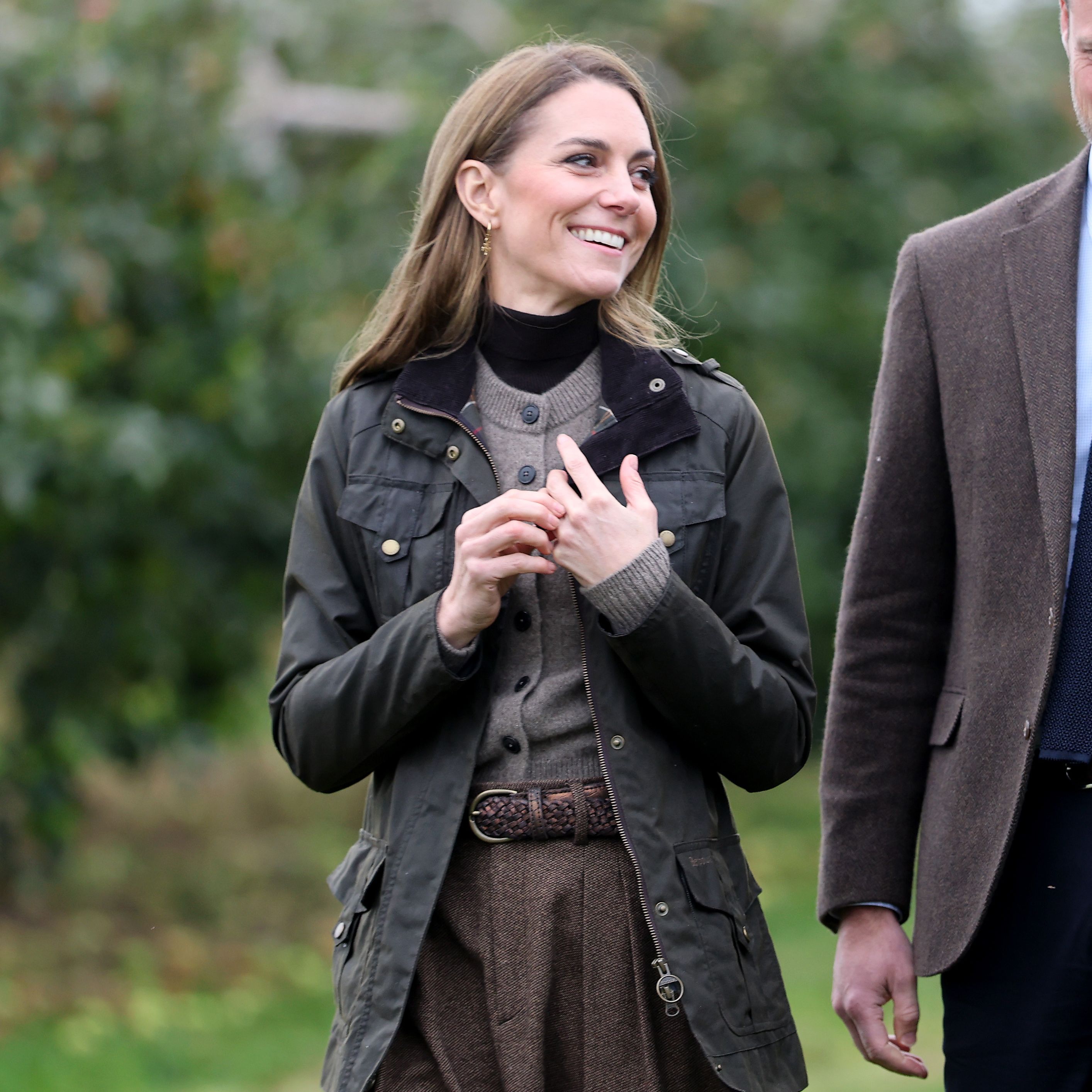 Princess Kate Tampil Hangat dengan Kardigan Musim Gugur untuk Rangkaian Kunjungan Bernuansa Pedesaan