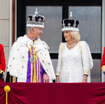 Raja Charles dan Ratu Camilla Perkenalkan Kartu Natal Meriahnya
