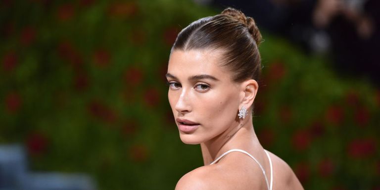 Ternyata Belly Bump Pada Hailey Bieber Adalah Kista Ovarium