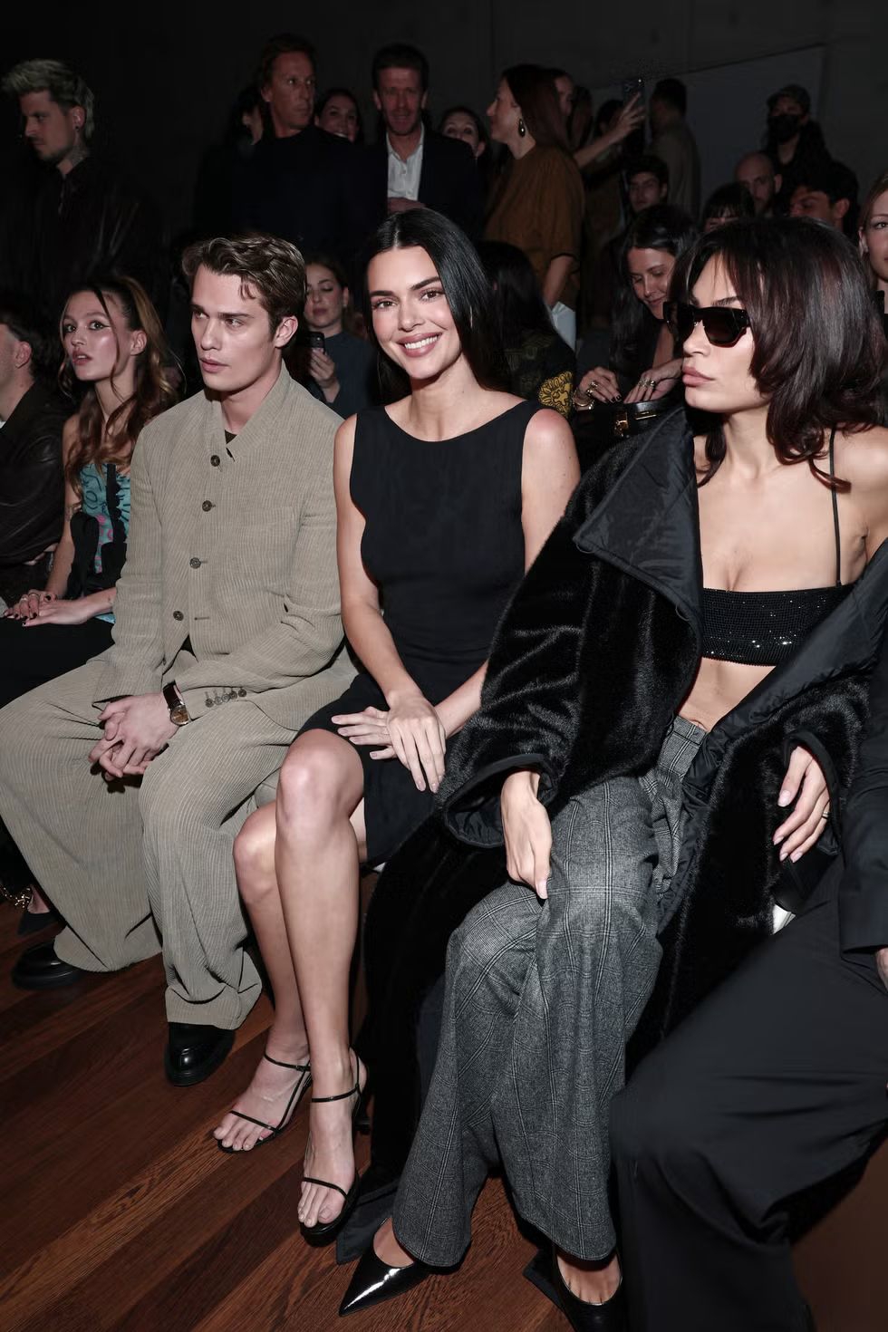 Kendall Jenner di barisan depan show bersama Nicholas Galzatine