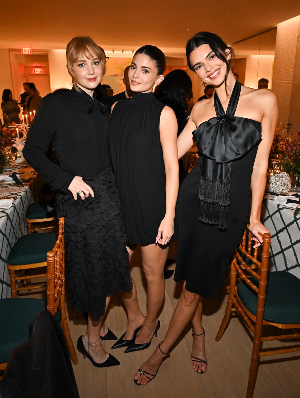 Jennifer Lawrence, Kylie dan Kendall Jenner Tampil Elegan dengan Nuansa Monokrom di Jamuan Makan Malam VIP Dior