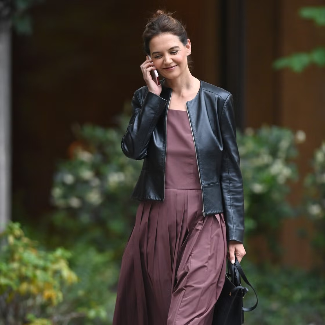 Lagi-Lagi, Katie Holmes Tampil Memukau dengan Tampilan Sempurnanya!