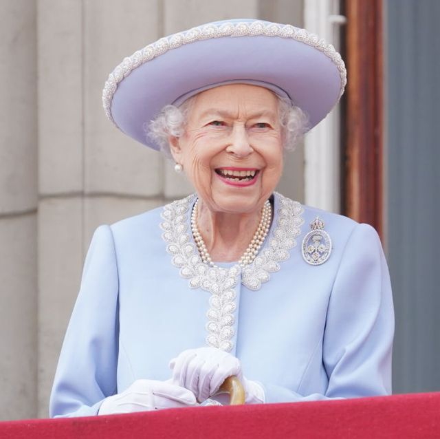 Ini Arti dari Pemilihan Busana Ratu Elizabeth di Acara Trooping the Colour 2022
