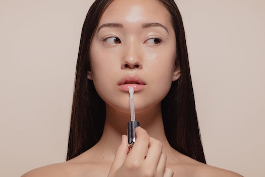 Berikut Kosmetik yang Harus Anda Punya untuk Membuat Makeup Natural!