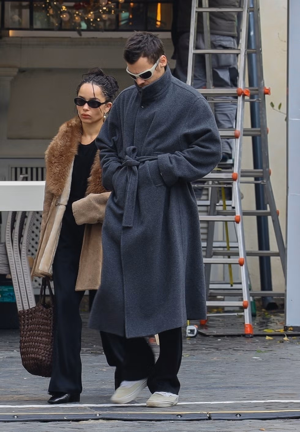 Zo&euml; Kravitz & Harry Styles Bertemu Alessandro Michele dengan Gaya Busana Musim Dingin yang Berbeda