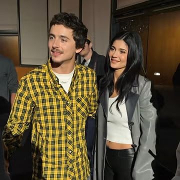 Timoth&eacute;e Chalamet dan Kylie Jenner Tertangkap Kamera Sedang Berada di Lokasi Syuting Podcast Basket